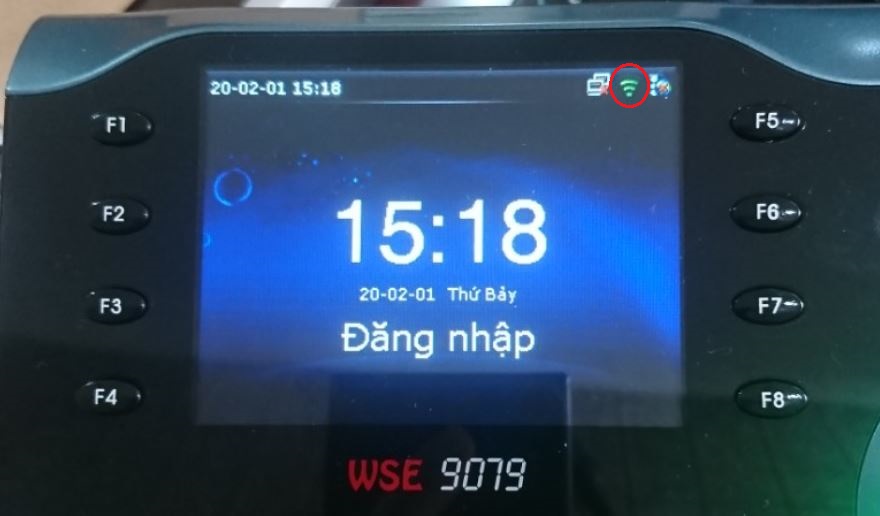 Máy chấm công Wifi đang kết nối mạng Máy chấm công hiển thị biểu tượng Wifi đã kết nối